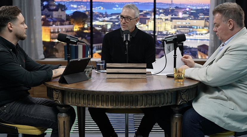 Round table News room 